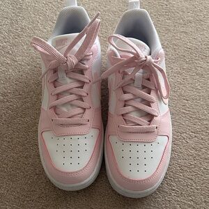 Nike Dunk Low SE Light Pink and White Athletic Shoes US 6Y